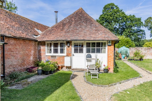 Unique Two Bedroom House In Hawkhurst - EAID:ef57f983cf4b2a5bbece8a930a878071, BID:1