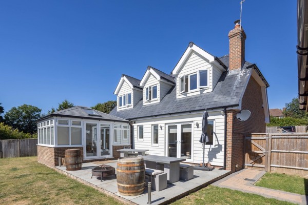 Furnished Detached Family Home In Cranbrook - EAID:ef57f983cf4b2a5bbece8a930a878071, BID:1