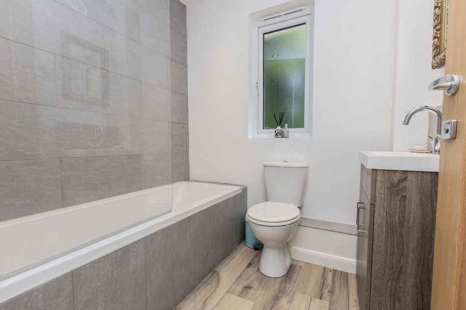 Images for With A Detached Kiln In Sandhurst EAID:366206731 BID:bid