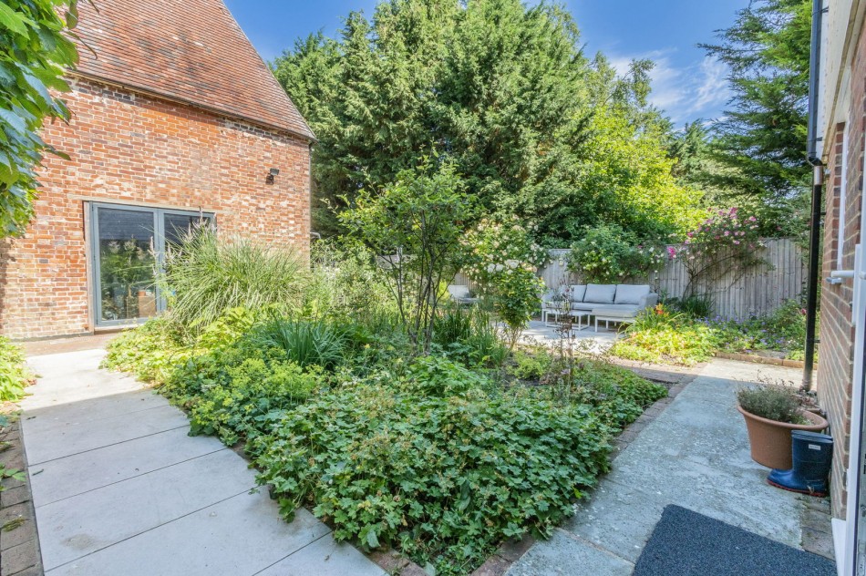 Images for With A Detached Kiln In Sandhurst EAID:366206731 BID:bid